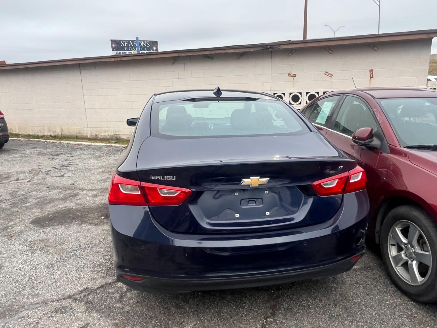 2018 BLUE CHEVROLET MALIBU LT (2FL) LT (1G1ZD5ST8JF) with an 1.5L L4 DOHC 16V engine, 6A transmission, located at 8101 E. Skelly Dr., Tulsa, OK, 74129, (918) 592-3593, 36.121891, -95.888802 - Photo#1